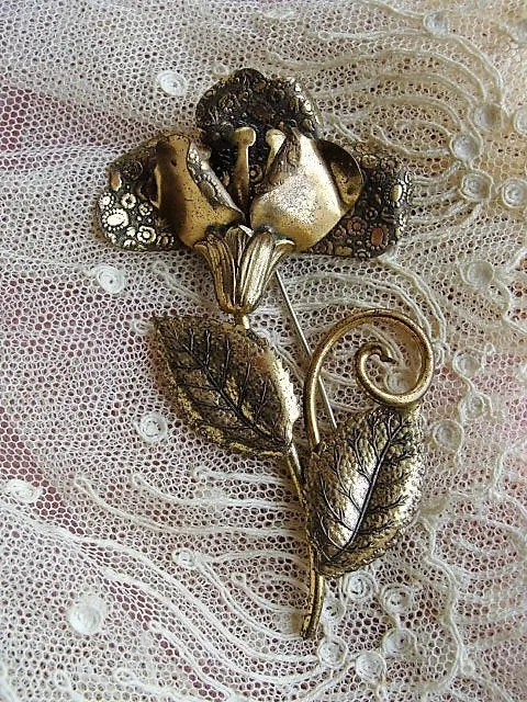 Vintage STATEMENT Gold Metal Brooch, Quality Pin Broach For Hat,Scarf, Blouse,Dress, Coat or Jacket Pin,Large Flower Brooch, Vintage Jewelry